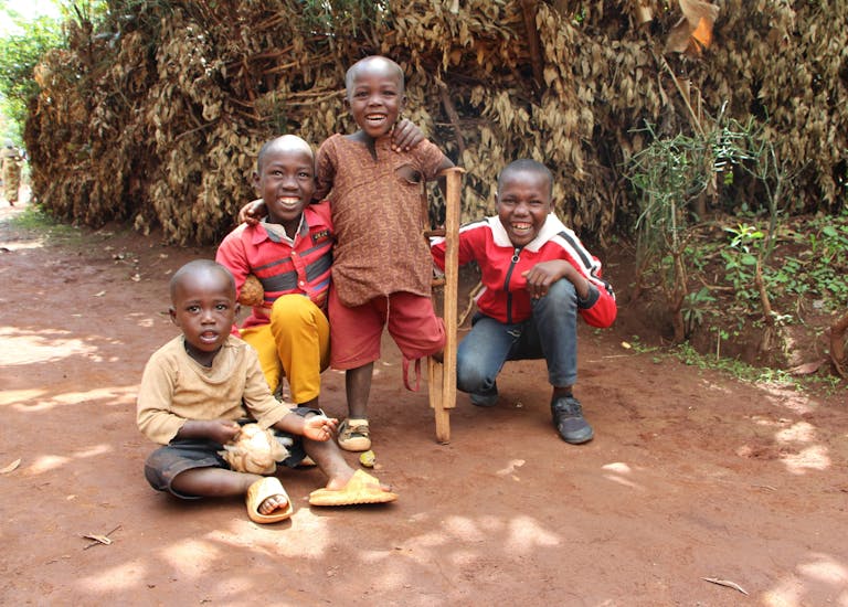 Franck uit Burundi met zijn vriendjes