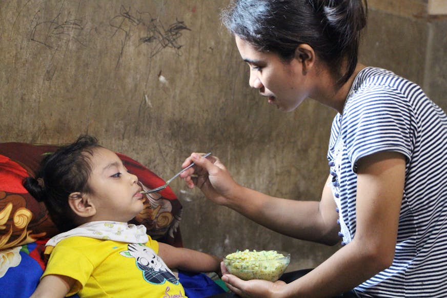 Kolbi krijgt te eten